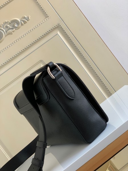 Louis Vuitton (Flap)