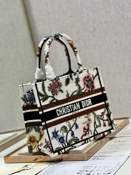Dior(Book tote)