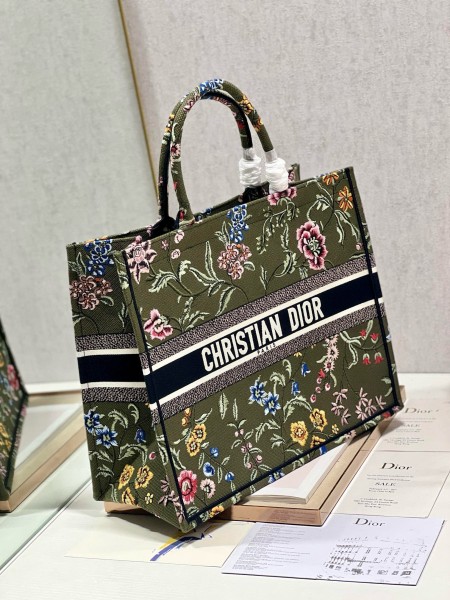Dior(Book tote)