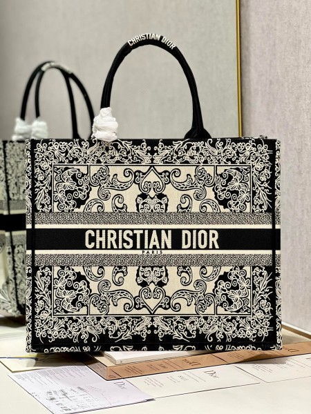 Dior(Book tote)