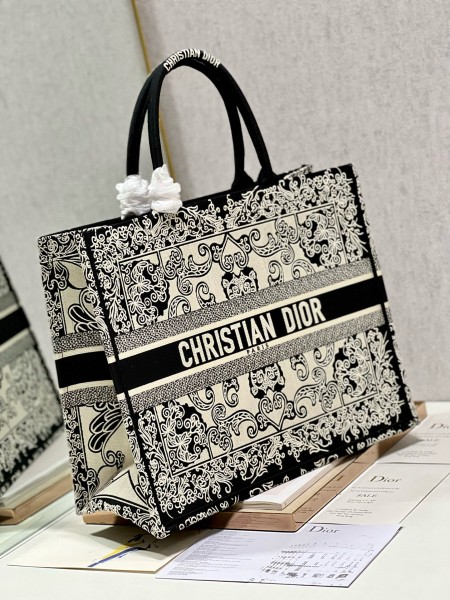Dior(Book tote)