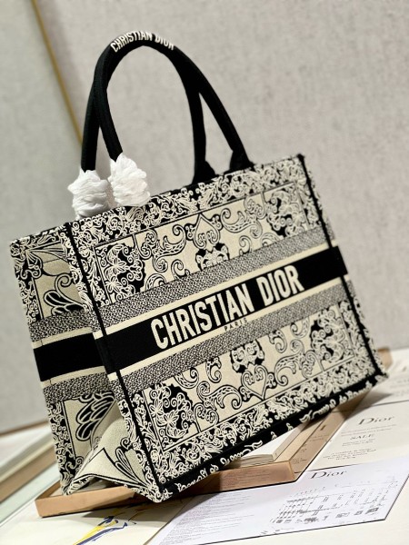Dior(Book tote)