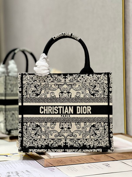 Dior(Book tote)