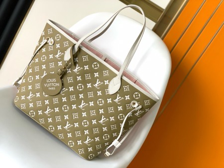 Louis Vuitton(Never full)