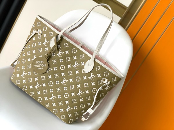 Louis Vuitton(Never full)