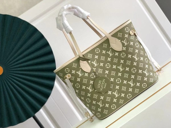 Louis Vuitton(Never full)