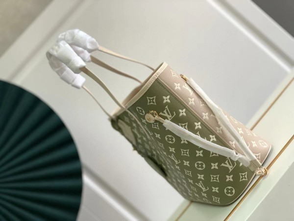 Louis Vuitton(Never full)