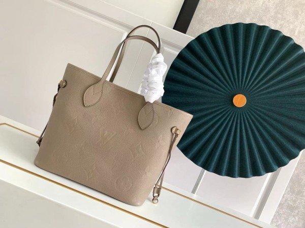 Louis Vuitton(Never full)