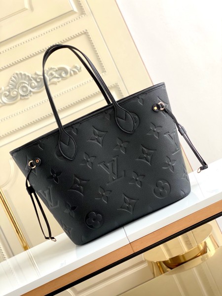 Louis Vuitton(Never full)