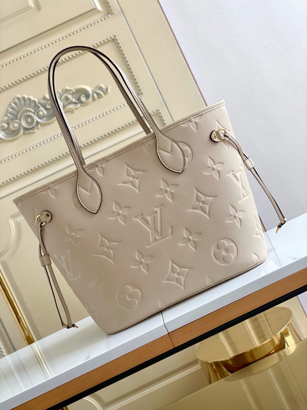 Louis Vuitton(Never full)