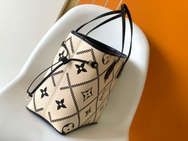 Louis Vuitton(Never full)