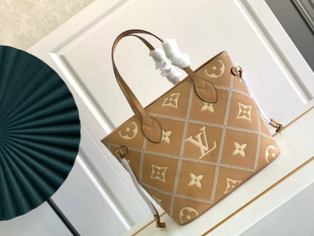 Louis Vuitton(Never full)