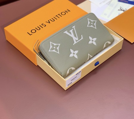 Louis Vuitton (Zippy)