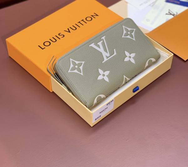 Louis Vuitton (Zippy)