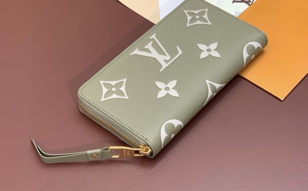 Louis Vuitton (Zippy)