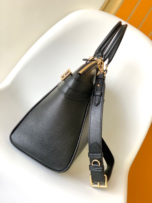Louis Vuitton（Lock It）