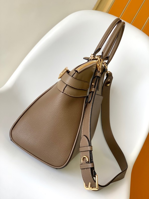 Louis Vuitton（Lock It）