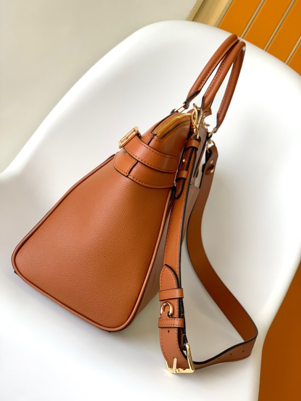 Louis Vuitton（Lock It）