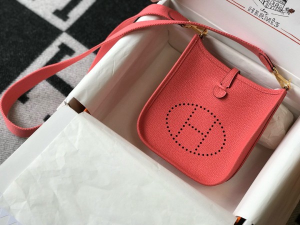 Evelyne Mini