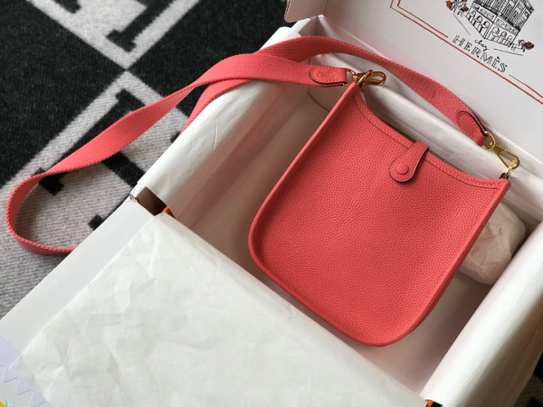 Evelyne Mini