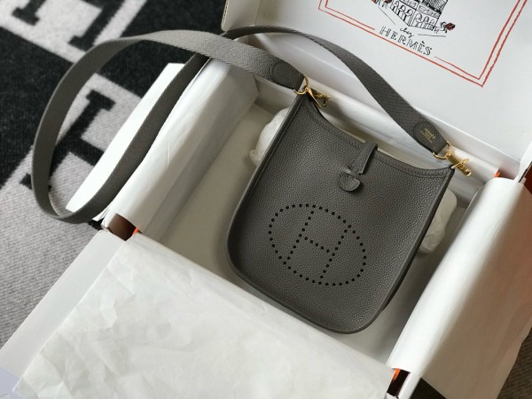 Evelyne Mini