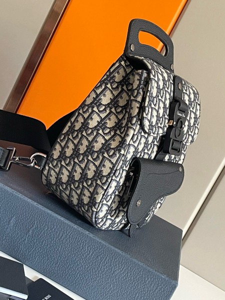 Dior（Oblique）