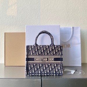 Dior（BookTote)