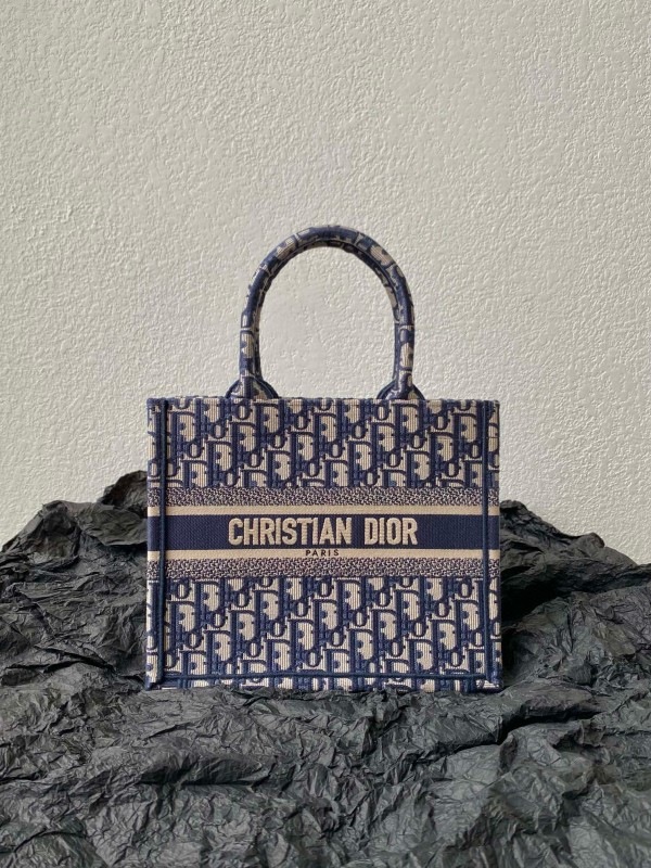 Dior（BookTote)