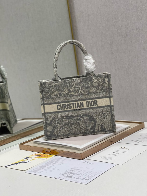 Dior（BookTote)