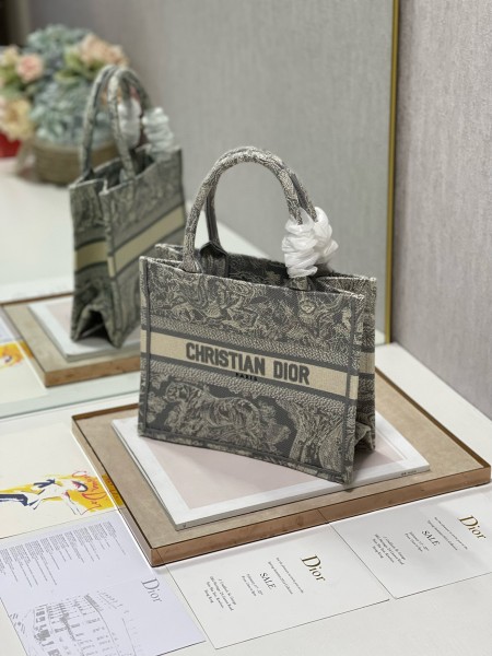 Dior（BookTote)