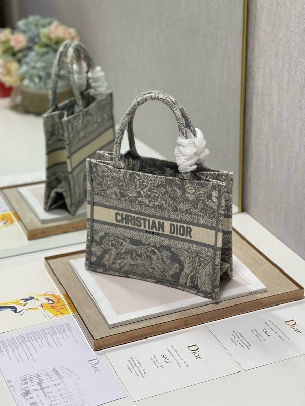 Dior（BookTote)