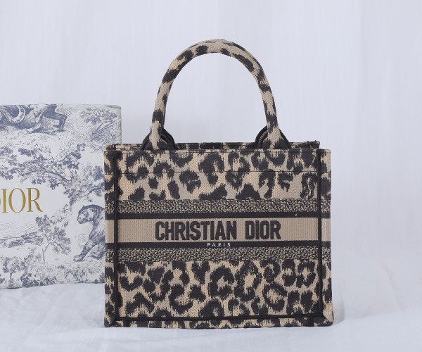 Dior（BookTote)