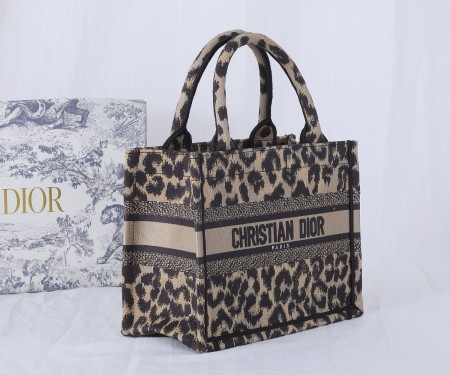 Dior（BookTote)