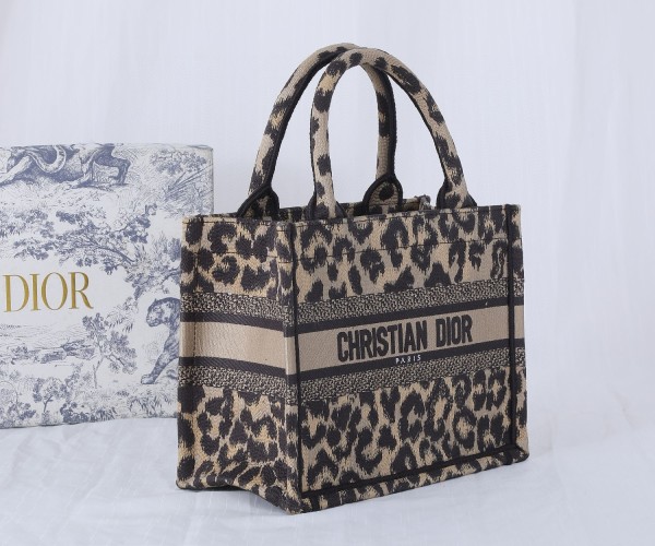 Dior（BookTote)