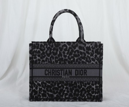 Dior（BookTote)
