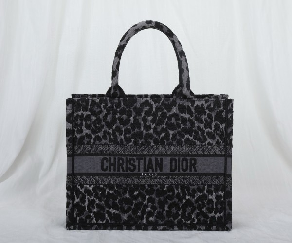 Dior（BookTote)