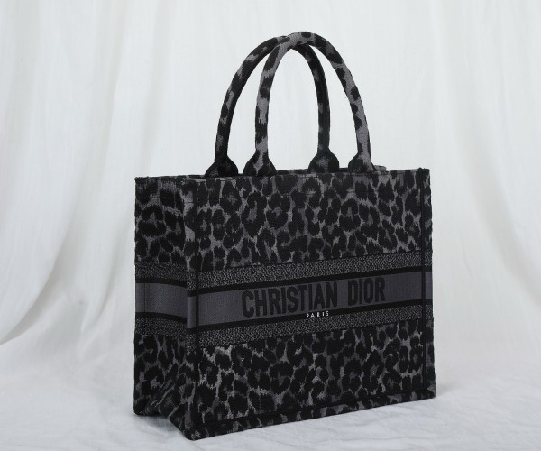 Dior（BookTote)