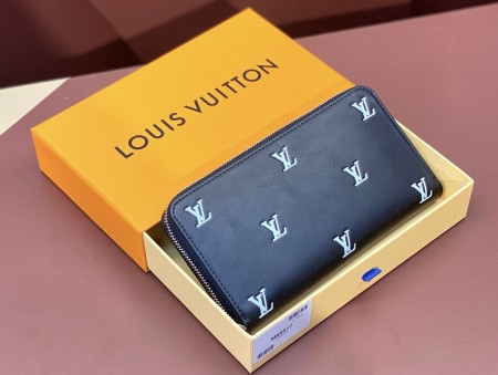 Louis Vuitton (Zippy)