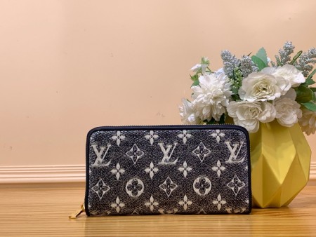 Louis Vuitton (Zippy)