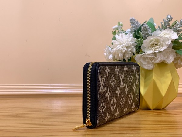 Louis Vuitton (Zippy)