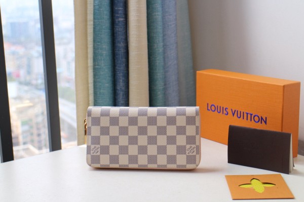Louis Vuitton (Zippy)