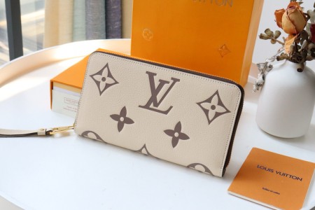 Louis Vuitton (Zippy)