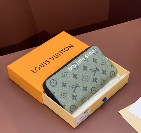 Louis Vuitton (Zippy)