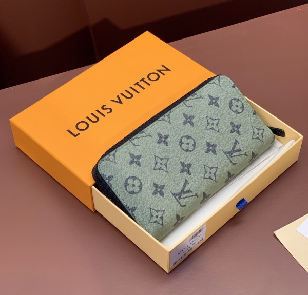 Louis Vuitton (Zippy)