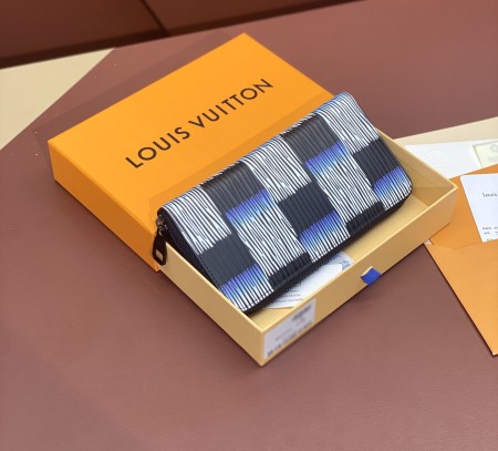 Louis Vuitton (Zippy)