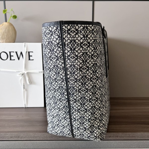 Loewe(Tote)