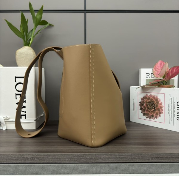 Loewe(Pebble Bucket)