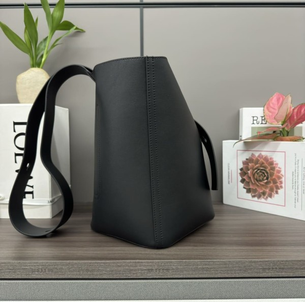 Loewe(Pebble Bucket)