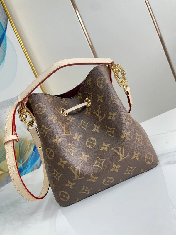 Louis Vuitton(NEONOE)
