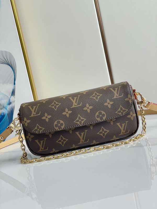 Louis Vuitton(CHAIN IVY )